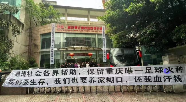 叶辰点点头，道：打个车过去吧，十块钱就能到。